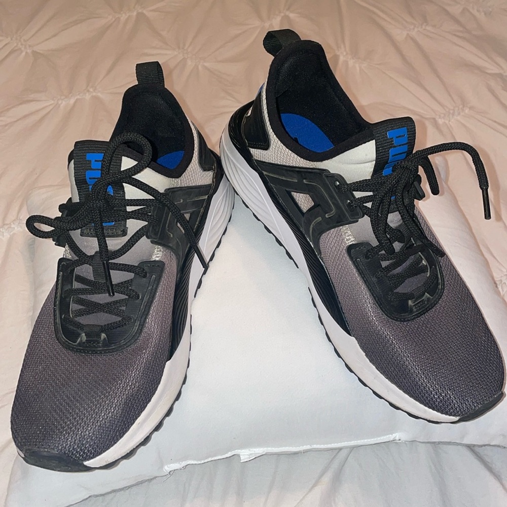 Puma - youth size 6. Great used condition.